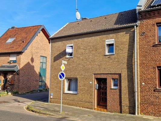 Wohnhaus mit 4 Zimmern in Niederzier Hambach