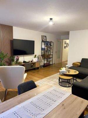 Wohnzimmer mit Esstisch