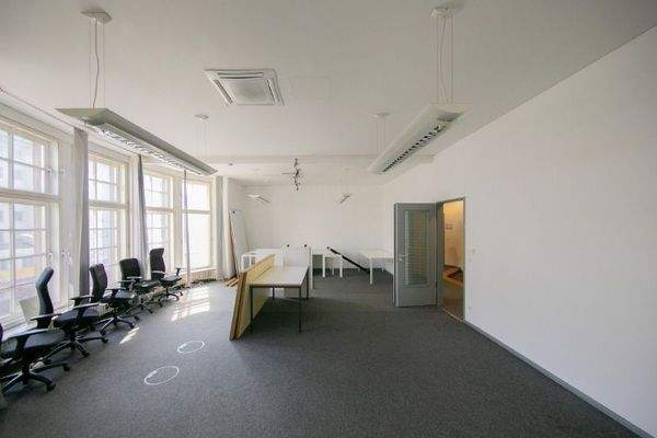 Großer Besprechungsraum im Erkerzimmer