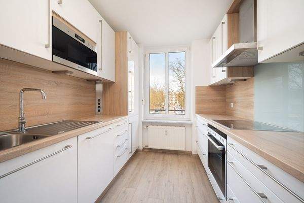 Küche mit Einbauküche