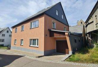 Haupthaus mit Garage