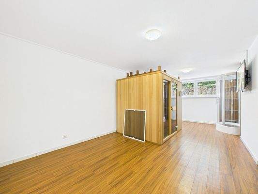 Wellnessbereich mit Sauna und Wellness-Dusche