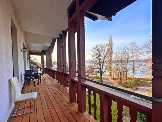 Balkon mit herrlichem Seeblick