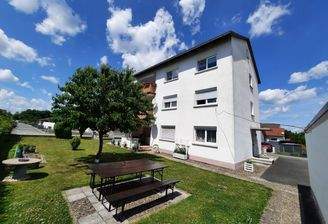 Frontansicht MFH mit Garten.jpeg