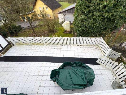 Terrasse zwischen den Häusern