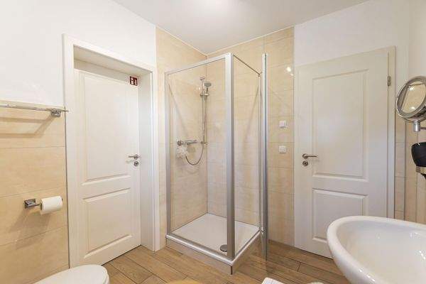 Bad im EG mit Waschmaschine