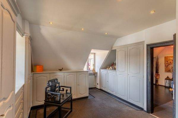 Ankleidezimmer im DG