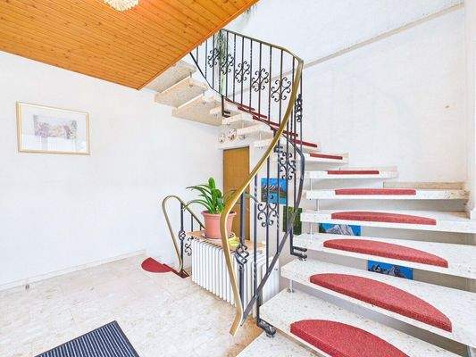 Vielseitiges Zweifamilienhaus in Dillingen, Pachtener Heide