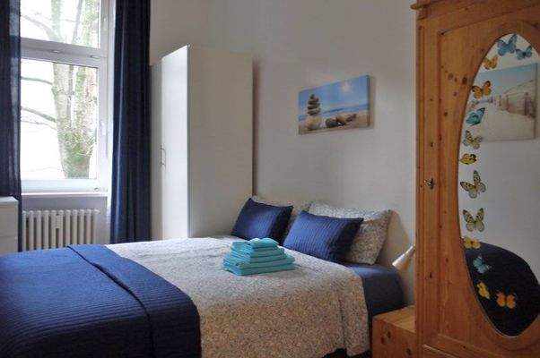 Schlafzimmer 1.1..JPG