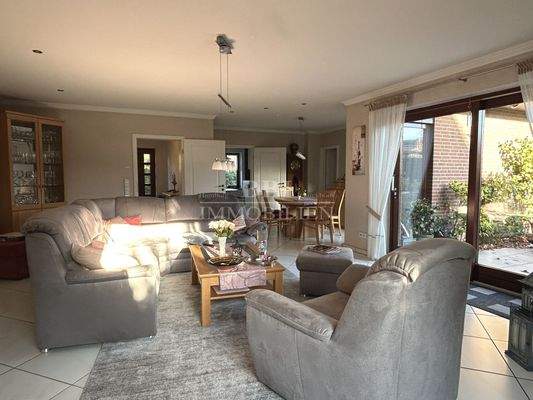 Großzügiges Wohnzimmer