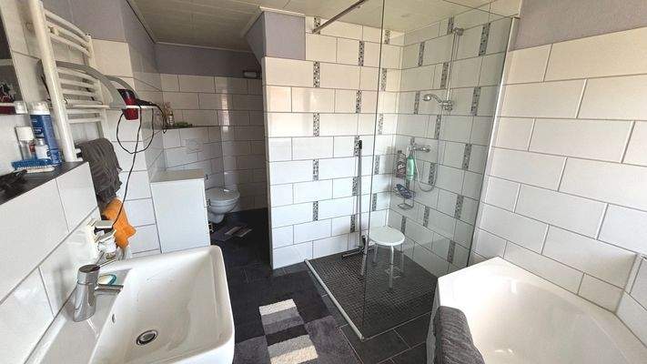 Badezimmer Ansicht 2