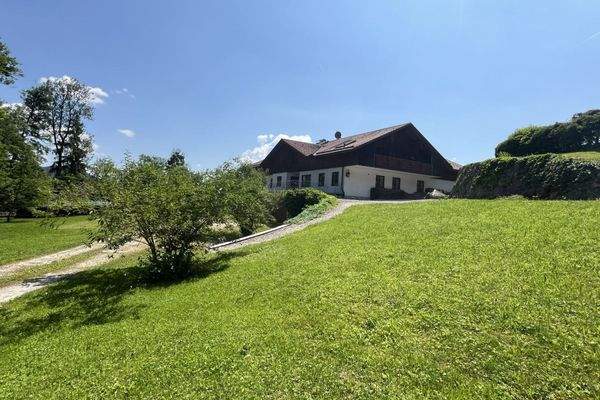 vordere Seite des Hauses, Zugang