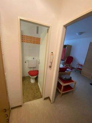 Ansicht Zimmer und Bad