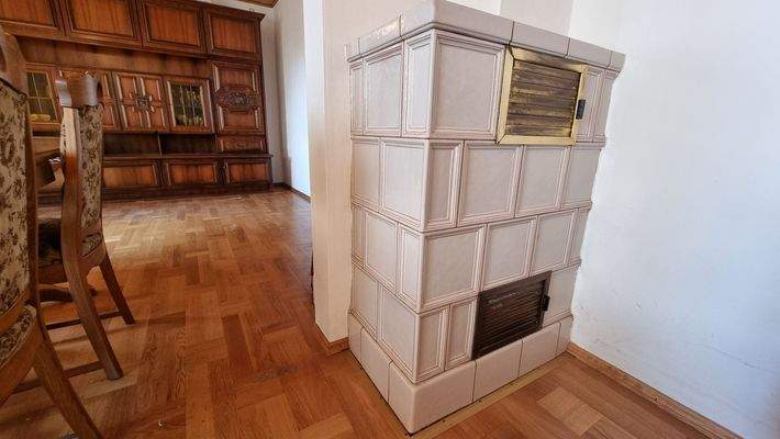 Kachelofen im Wohnzimmer