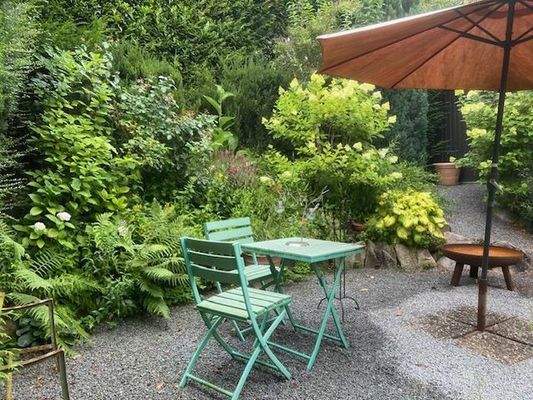 Garten mit Freisitz hinten