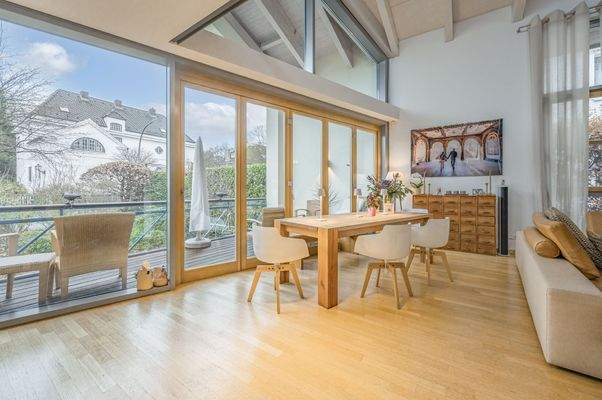 Wohnbereich mit 6,40m hohen Decken