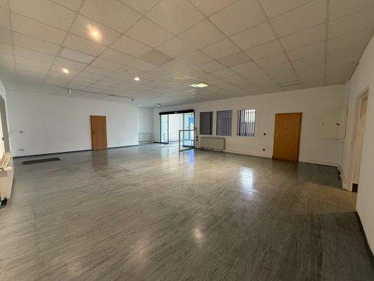 Halle 1 links - Ladenfläche