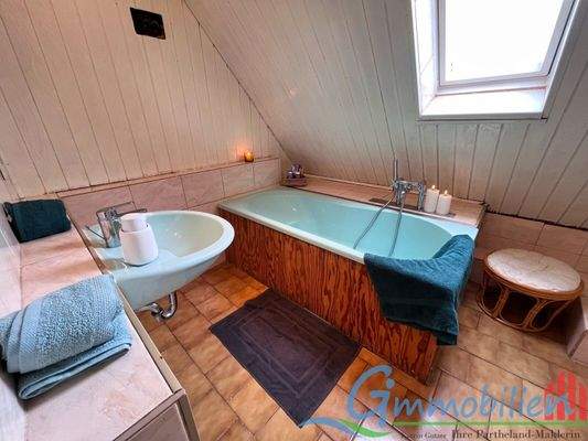 Badezimmer im OG in Einliegerwohnung