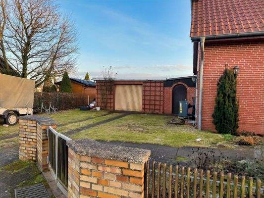 Garage und Verbindungsbau