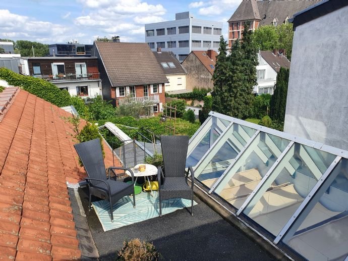 Schöne 2,5 Zimmer Maisonette-Wohnung 150 m vom Rheinufer