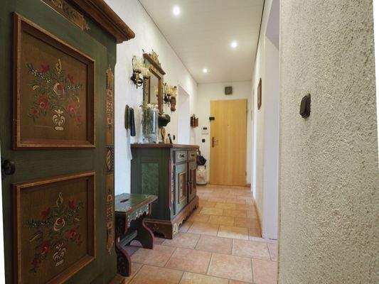 Flur mit Blick zum Eingang