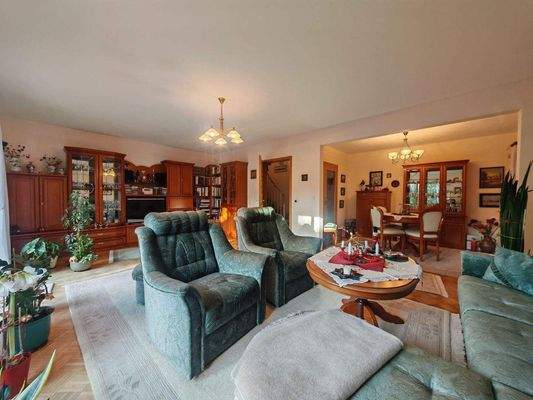 Wohn- und Esszimmer.jpg