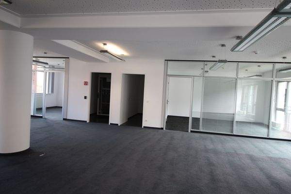 Günther-Wagner-Allee 17, 319 m² 3.OG,  -04082023.j