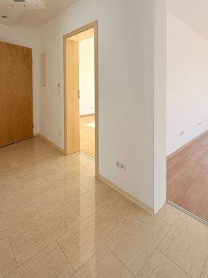 Flur Sicht auf Eingang / SZ