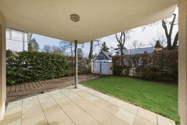 Terrasse-Rasen KI generiert