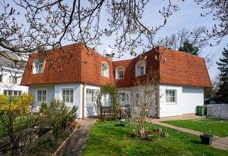 Südwestansicht mit Garten