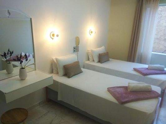 Kreta, Stalos: Hotel mit Pool und Panoramablick aufs Meer zu verkaufen