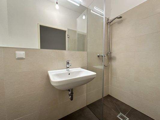 20250325_151746086_iOS