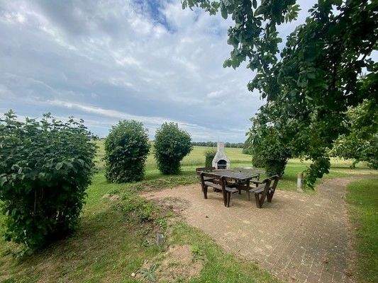 auf dem Grundstück befindlicher Gillplatz