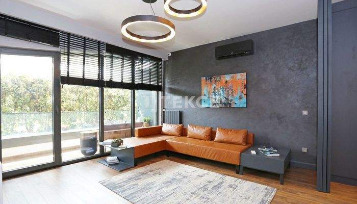 Ready-to-Move Flats on the Main Street in İstanbul Beyoğlu