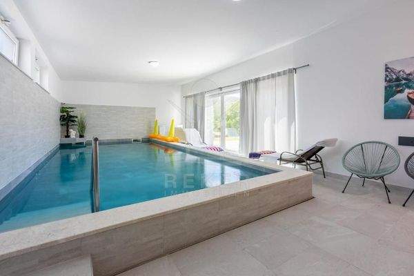 Wohnkomfort mit Innenpool und Sauna