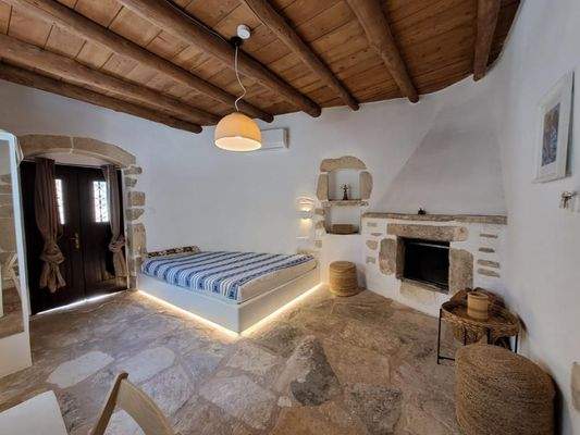 Kreta, Aspro: 3 Villen mit traditionellen Steinelementen und Bergblick zu verkaufen