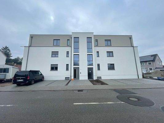 Parkplätze/Frontansicht