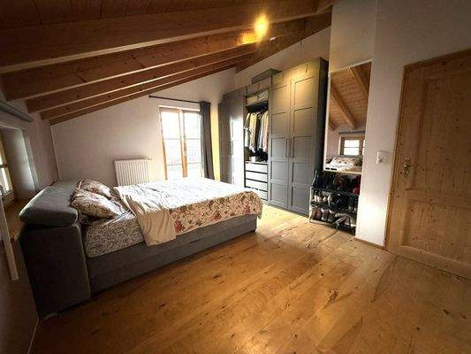 2. Schlafzimmer (Eltern)