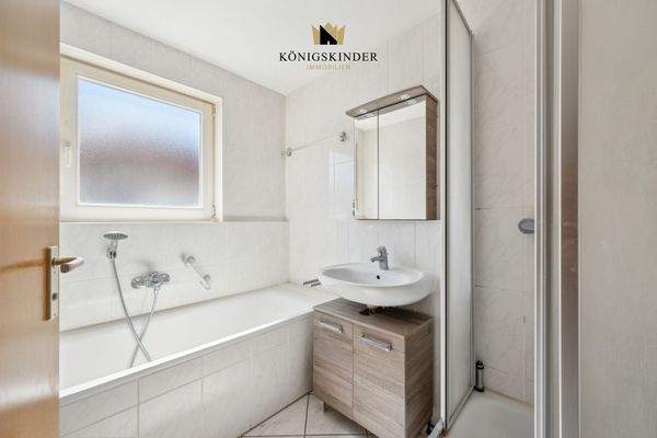 Gleich zwei große Pluspunkte: Tageslichtbad. Badewanne.