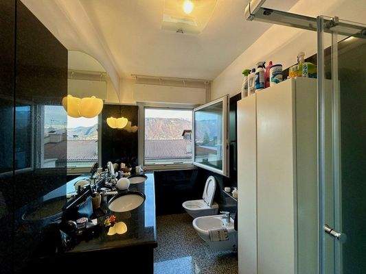 Dreizimmerwohnung-in-Leifers-zu-verkaufen-Leifers-Zentrum-Wohnung-mit-Balkon-mit-Garage-appartamento-trilocale-a-Laives-in-vendita-a-Laives-centro-con-balcone-e-garage