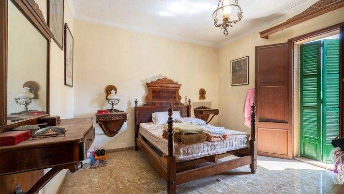 Villa mit vielen Möglichkeiten zum Verkauf bei der Stierkampfarena, Palma, Mallorca 92644