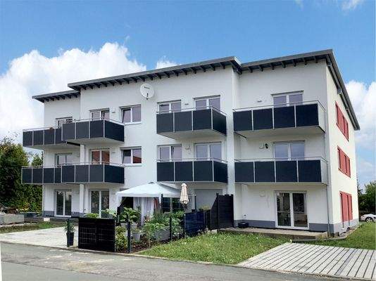 Außenansicht Rückseite mit Balkon