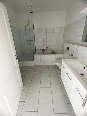 14 Bad nach Sanierung Beispiel 2