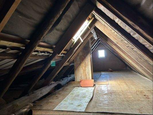 Dachspitze und Kamin