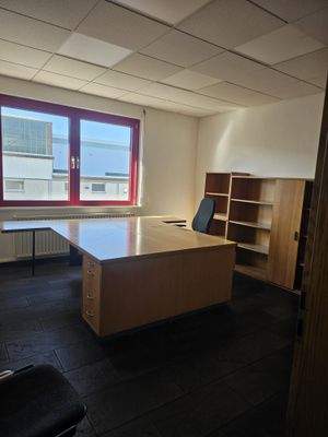 Büro 1.jpeg