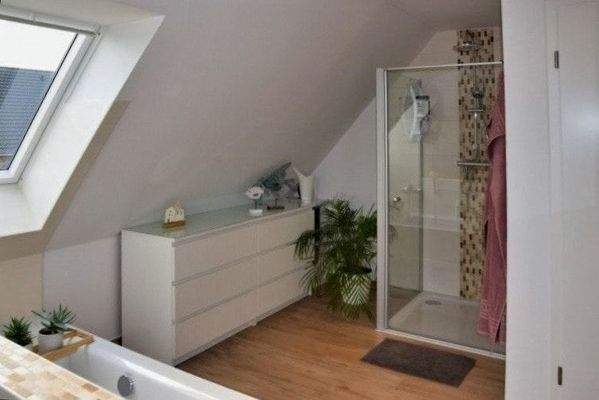 Modernes Tageslichtvollbad