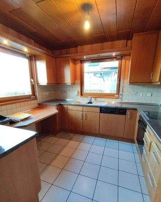 Küche ... groß und hell