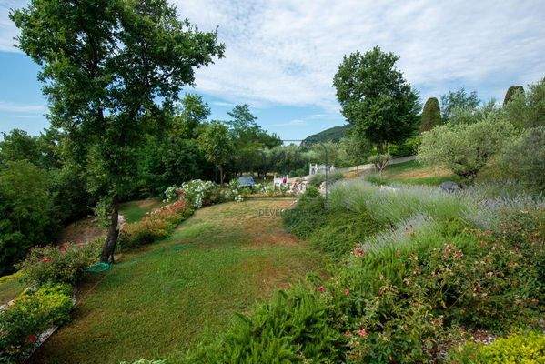 Eckreihenhaus-Villa mit großem Garten in Castion Veronese - Gardasee