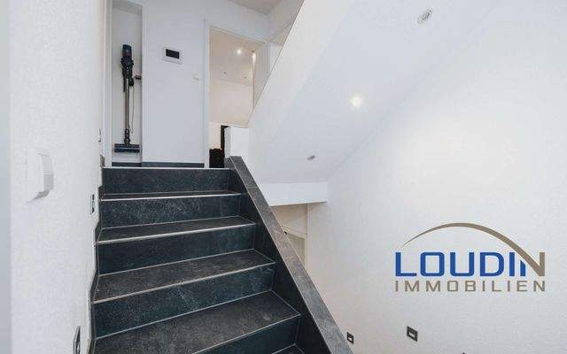 Treppenaufgang ins OG