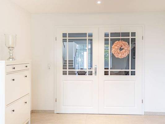 Eingangsbereich mit Flügeltür 